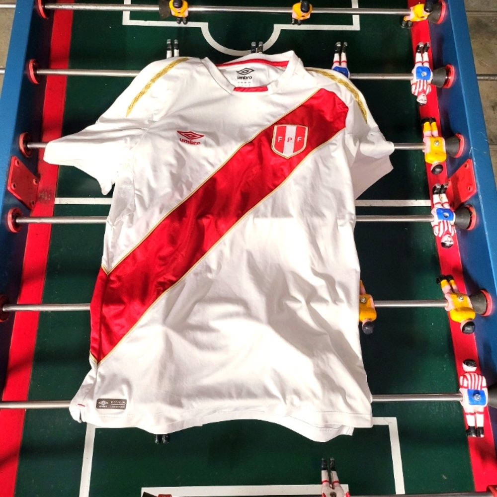 PERU OFFICIAL UMBRO 2018 SIZE L